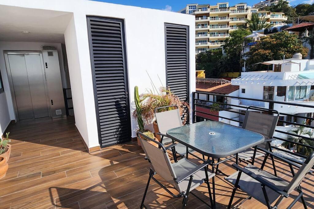 New Beautiful Rooftop & Romantic Ocean Views Apartment