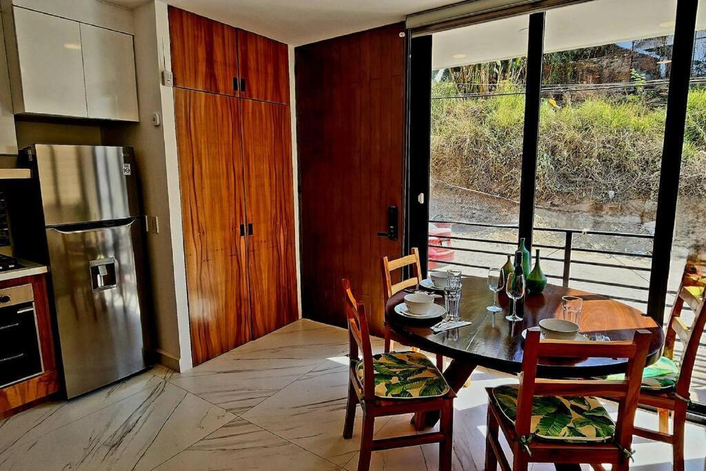 New Beautiful Rooftop & Romantic Ocean Views Apartment