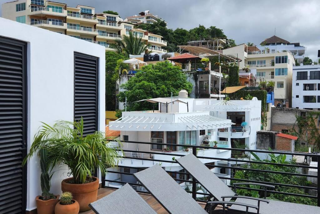 New Beautiful Rooftop & Romantic Ocean Views Apartment