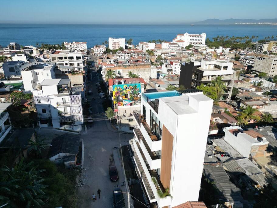 New Beautiful Rooftop & Romantic Ocean Views *