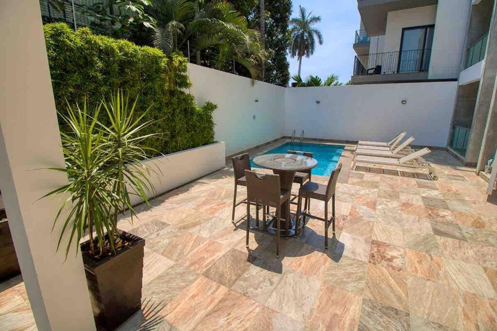 2 Bd Loft In Versalles, Walk To The Beach! Apartment