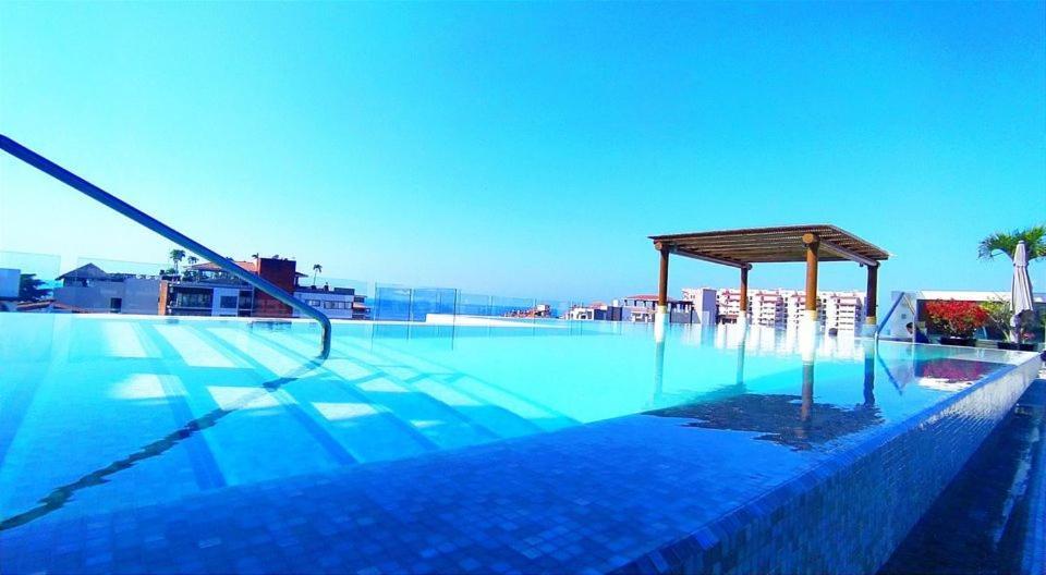 Prime Location Zona Romantica Rooftop Pool & Jacuzzi Apartment
