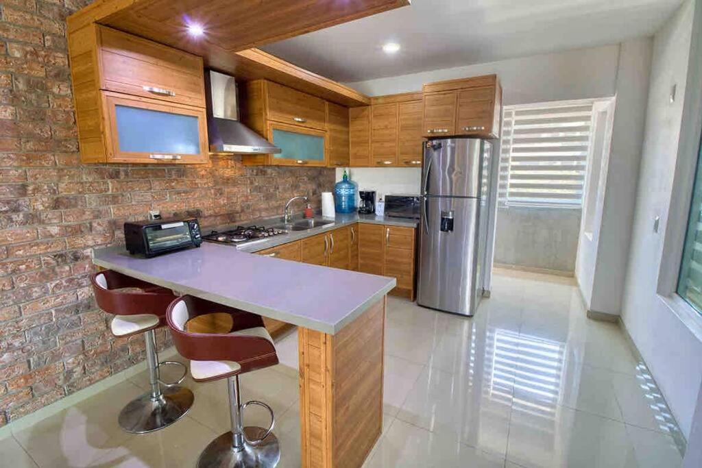 2 Bd Loft In Versalles, Walk To The Beach! *