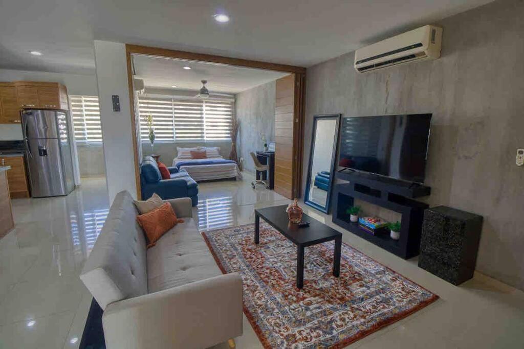 Apartment 2 Bd Loft In Versalles, Walk To The Beach!