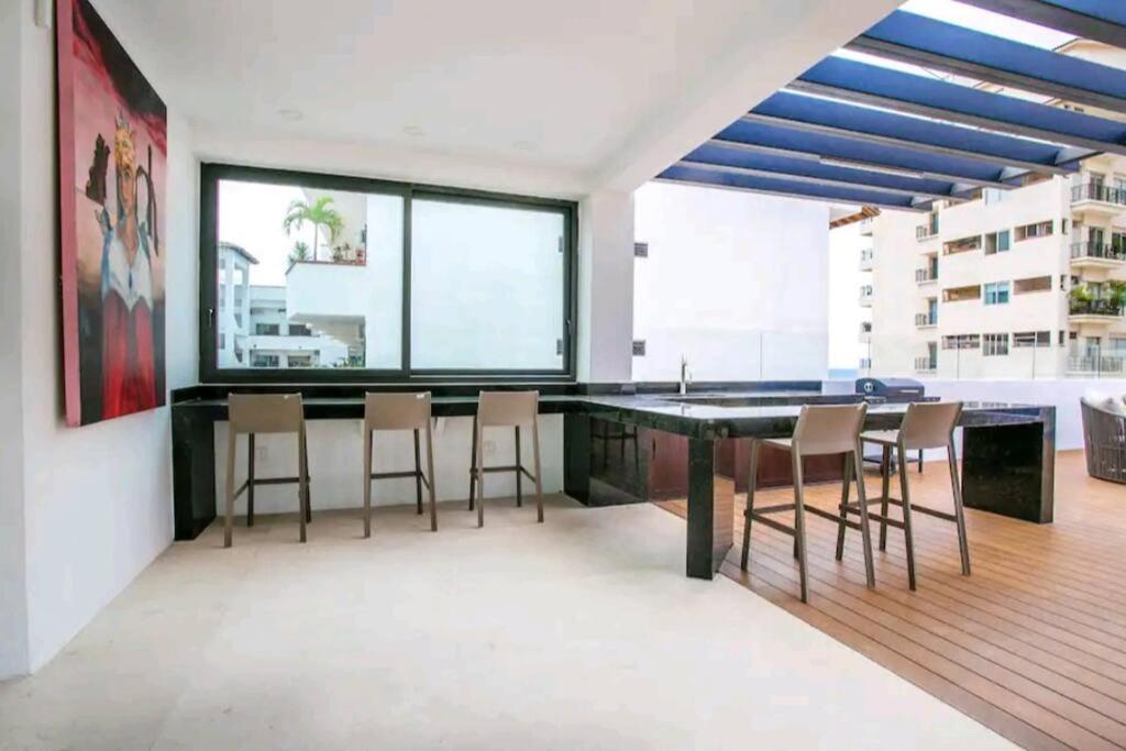 Ocean View Penthouse In P.v. Romantic Zone