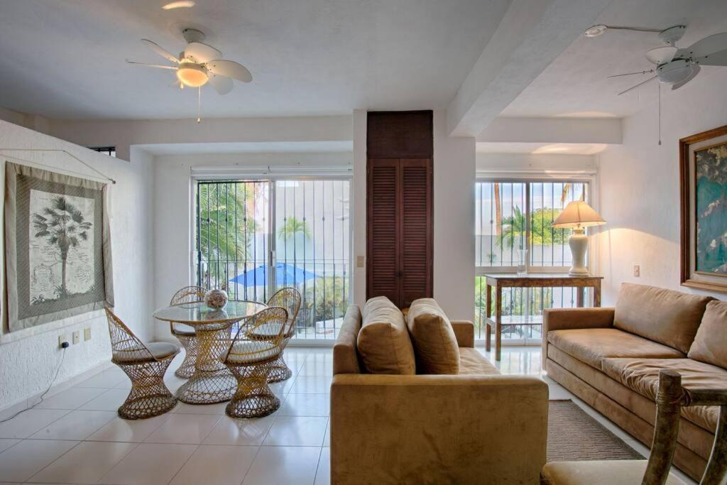 Stunning Ocean Views, Ecuador, Centrally Located Holiday home *