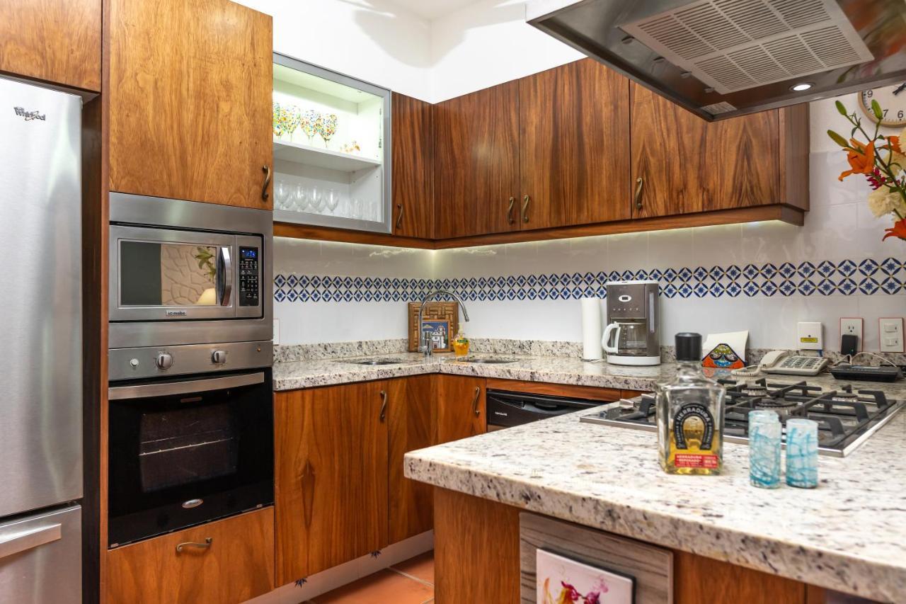 Romantic Zone Alta Vista 1 Bedroom, 2 Bed, 2 Bath, Caracol 2 Apartment *