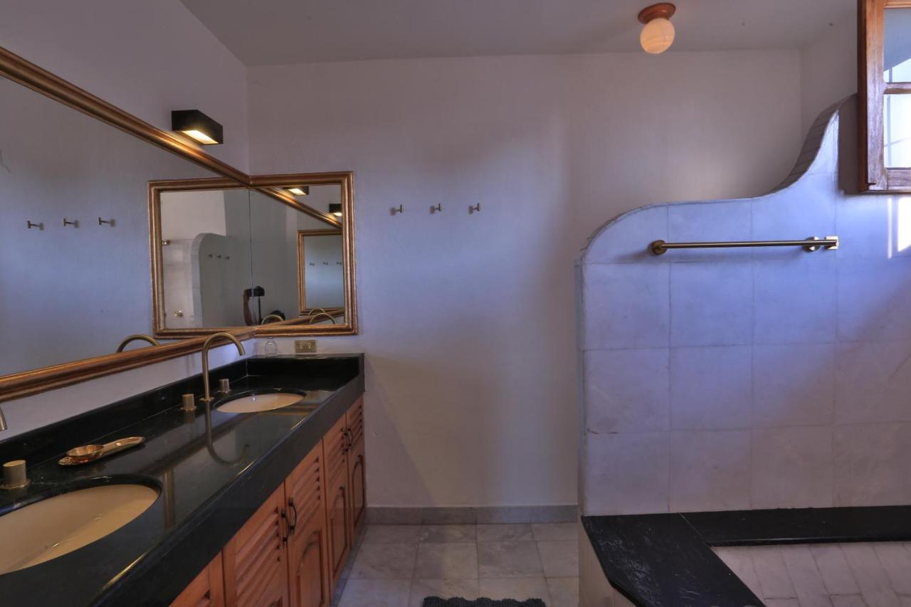 La Del Sol - Pool & And Staff Bed & Breakfast *