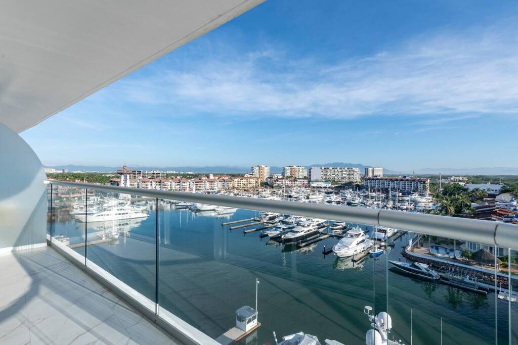 Luxury On The Marina Apartment