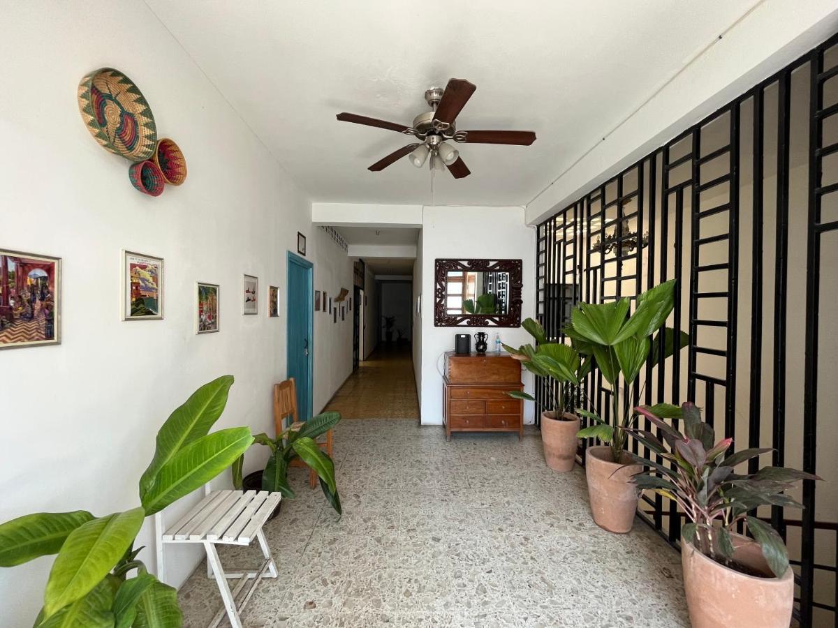 Casa Iyari Malecon Guest house