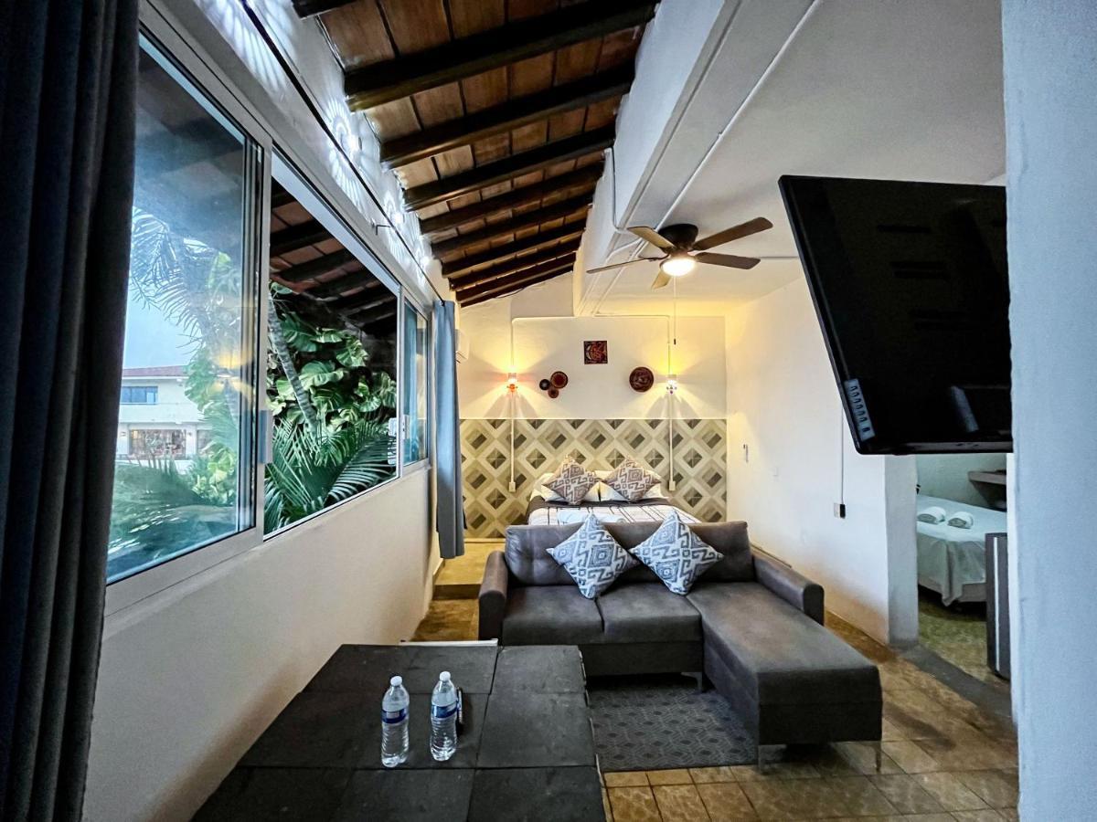 Casa Iyari Malecon Guest house