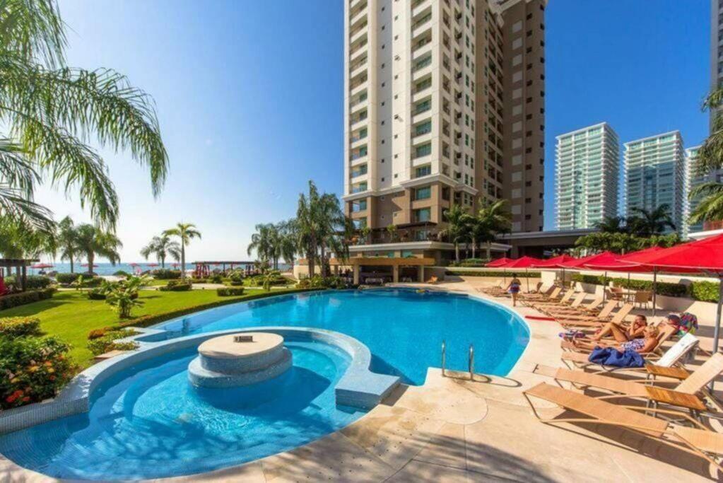 Grand Venetian-condo Apartment