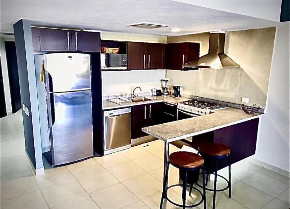 Grand Venetian-condo
