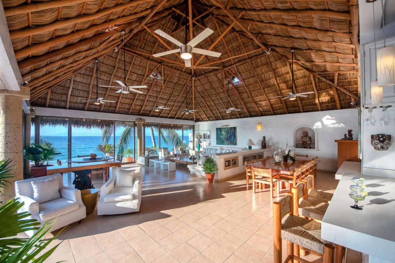 Beachfront Salinas House Villa