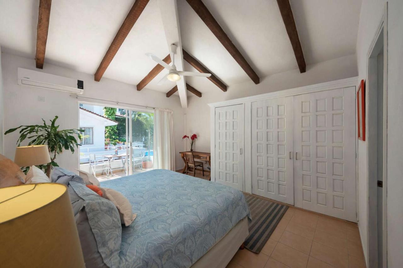 Beachfront Salinas House Villa