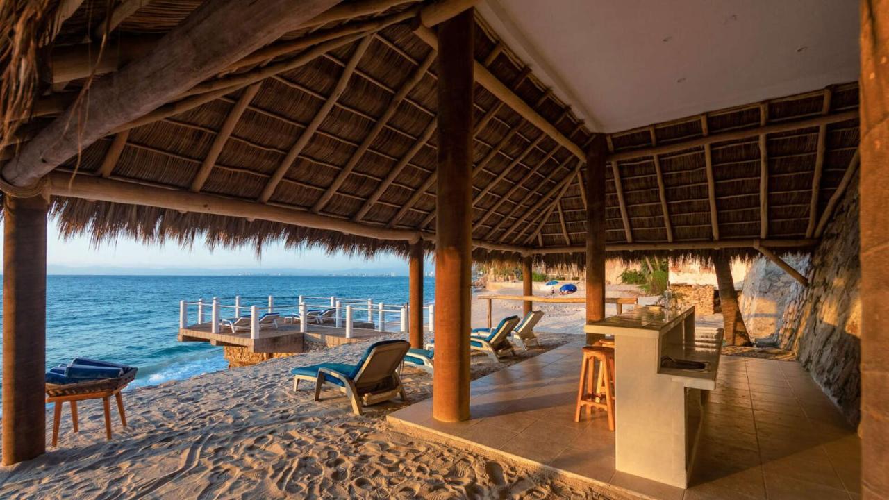 Beachfront Salinas House Villa