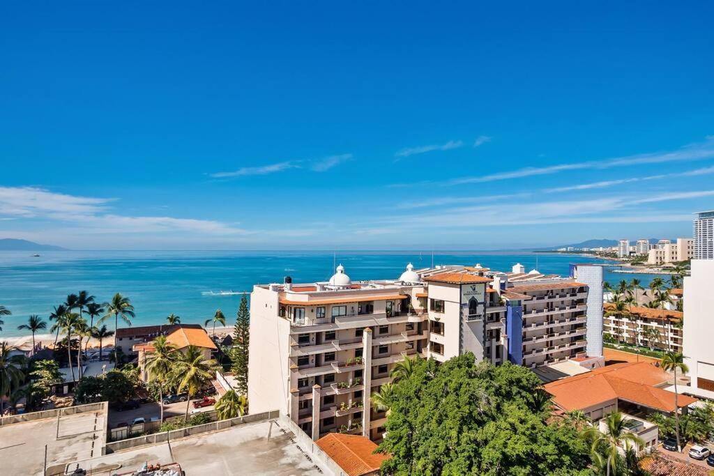 A Few Breezy Steps To The ~luxurious Stay~ Apartment Puerto Vallarta