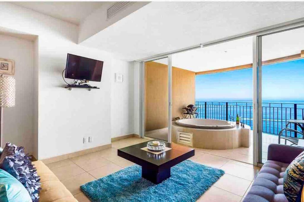 Front~ Jacuzzi ~ Spectacular Ocean Views *