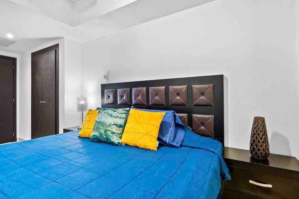 Front~ Jacuzzi ~ Spectacular Ocean Views Apartment *