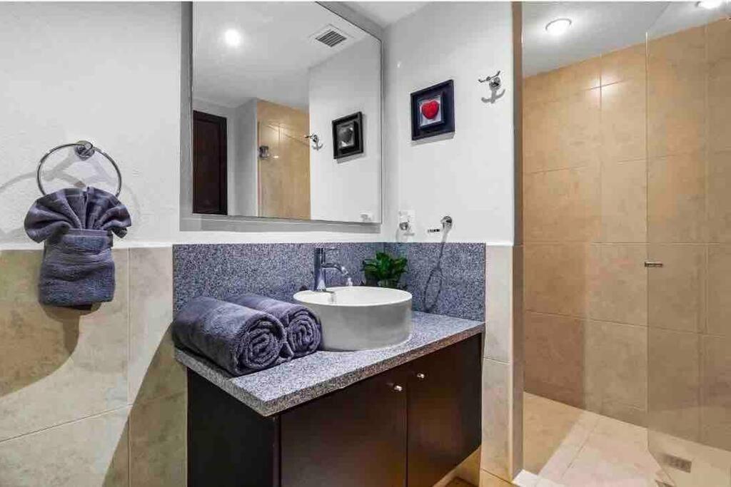 Front~ Jacuzzi ~ Spectacular Ocean Views