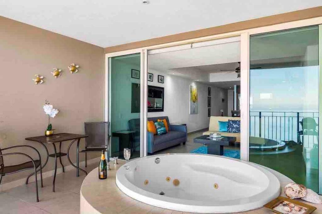Apartment Front~ Jacuzzi ~ Spectacular Ocean Views Puerto Vallarta