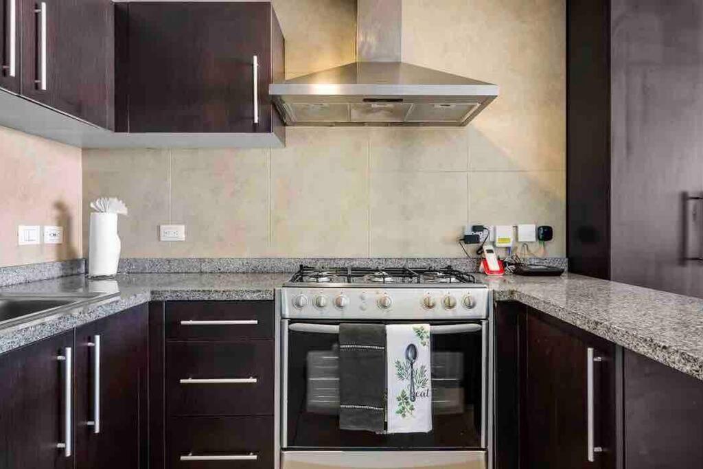 Front~ Jacuzzi ~ Spectacular Ocean Views Apartment *
