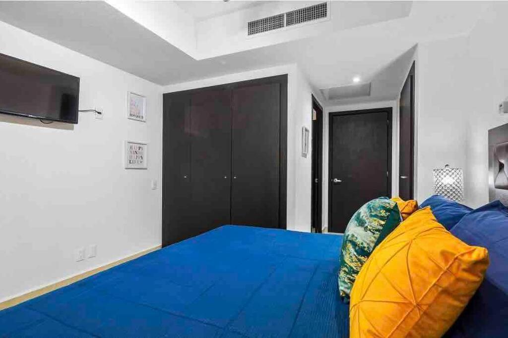 Apartment Front~ Jacuzzi ~ Spectacular Ocean Views