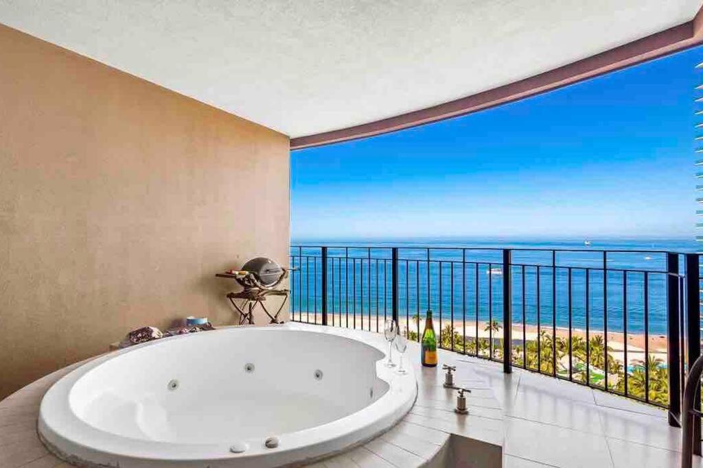 Front~ Jacuzzi ~ Spectacular Ocean Views *
