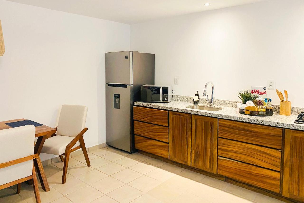 Cozy Tropical Oasis Close To Beach And Shops Apartment