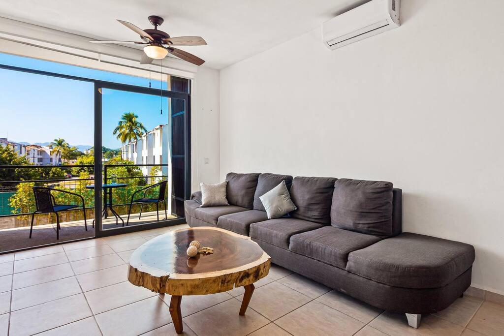 Luxury New In Paradise Centrally Located