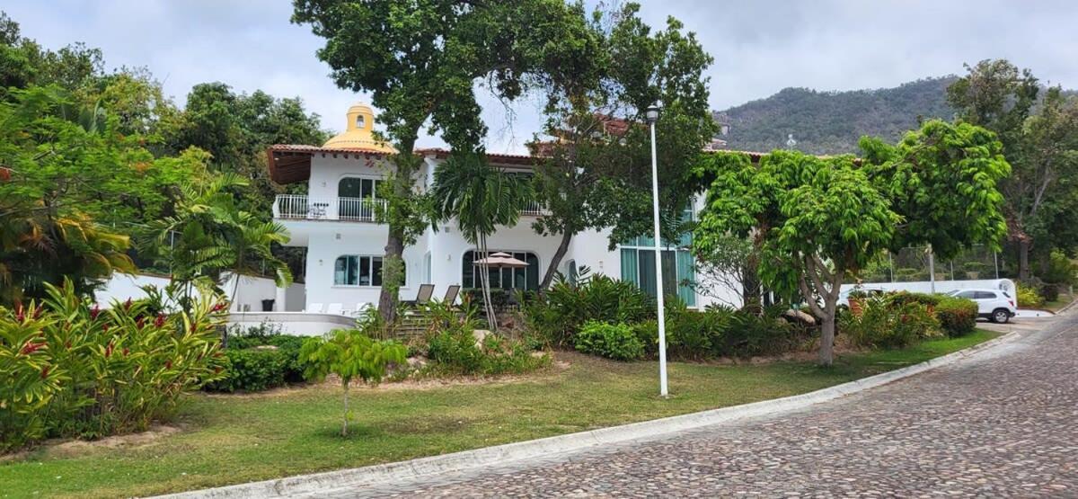 Martha Garza Blanca - Private Heated Pool Villa *