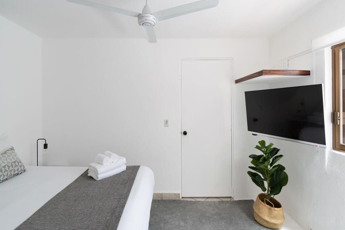 1bedroom - 1 Block Away To Icon Apartment *