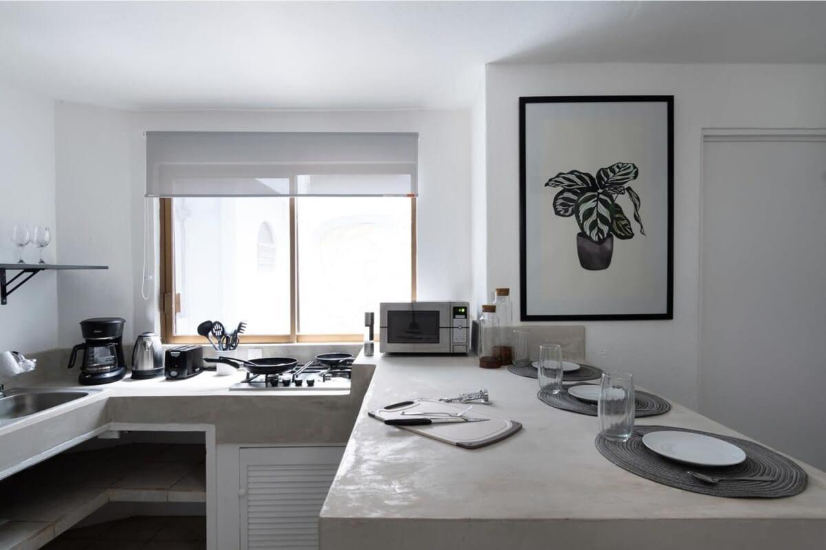 1bedroom - 1 Block Away To Icon *