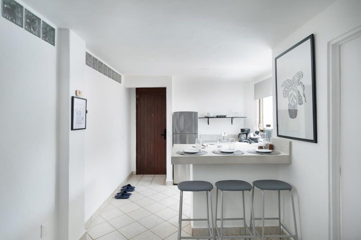 1bedroom - 1 Block Away To Icon Apartment