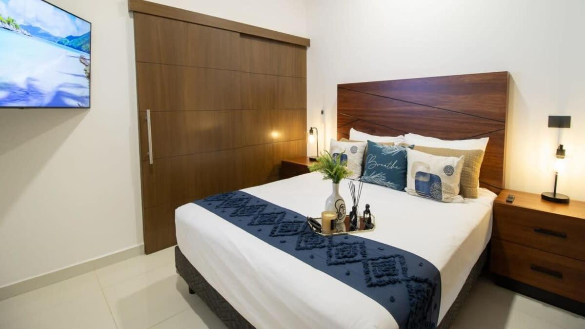 Zoho Skies Loft Rooftop Infinity Pool & Lounge Apartment