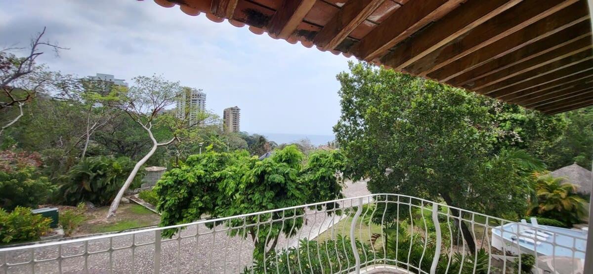 Martha Garza Blanca - Private Heated Pool