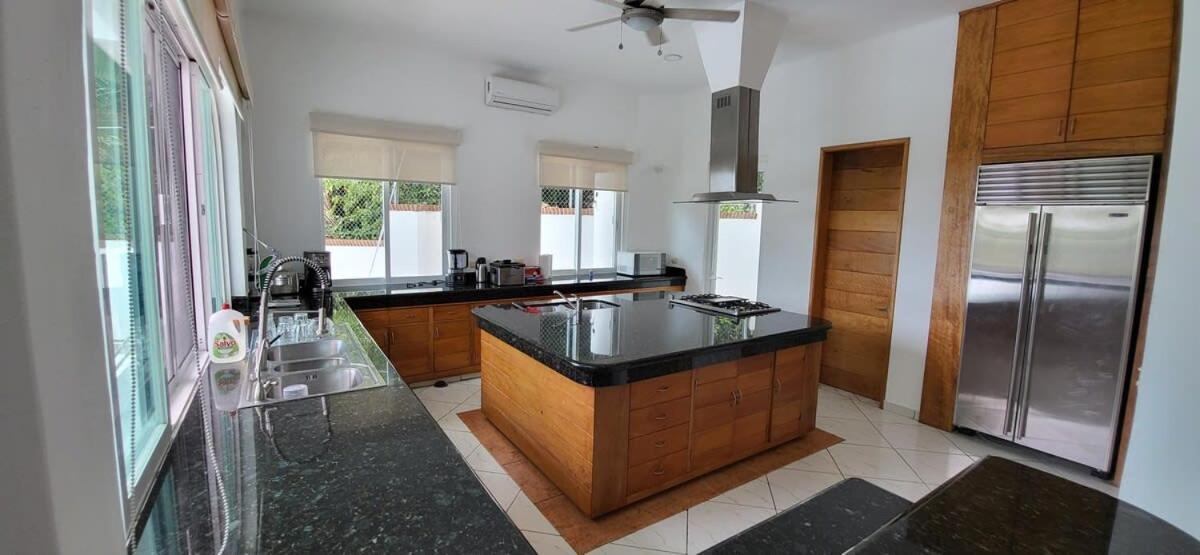 Martha Garza Blanca - Private Heated Pool Villa *
