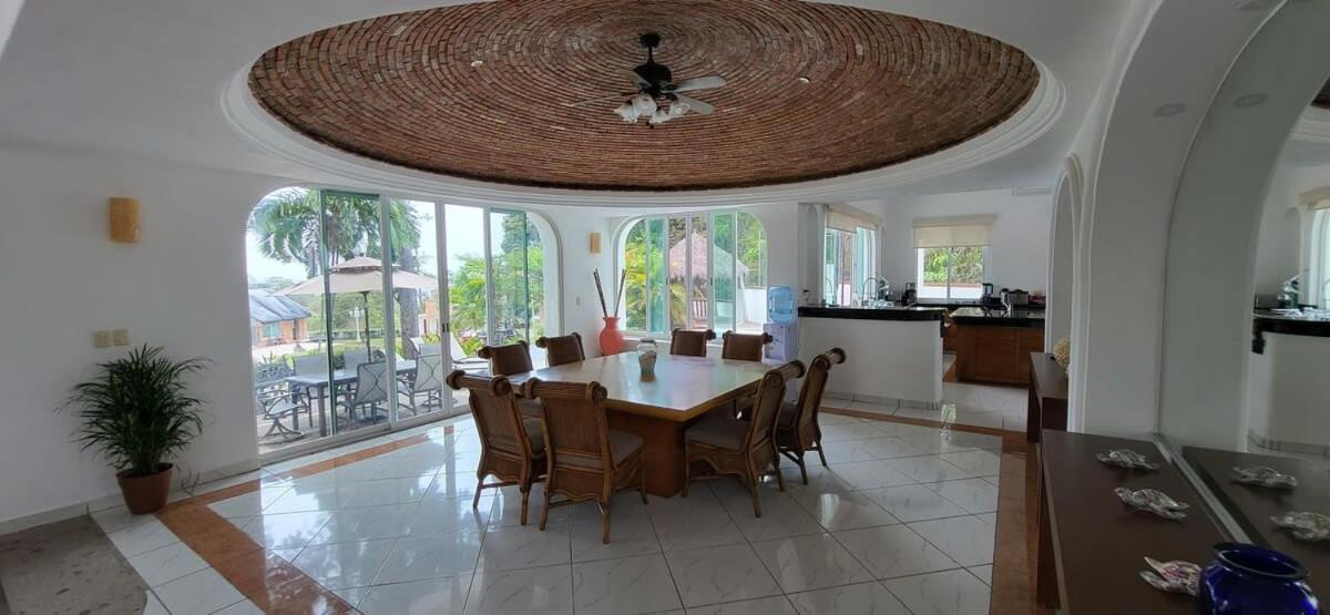 Martha Garza Blanca - Private Heated Pool *