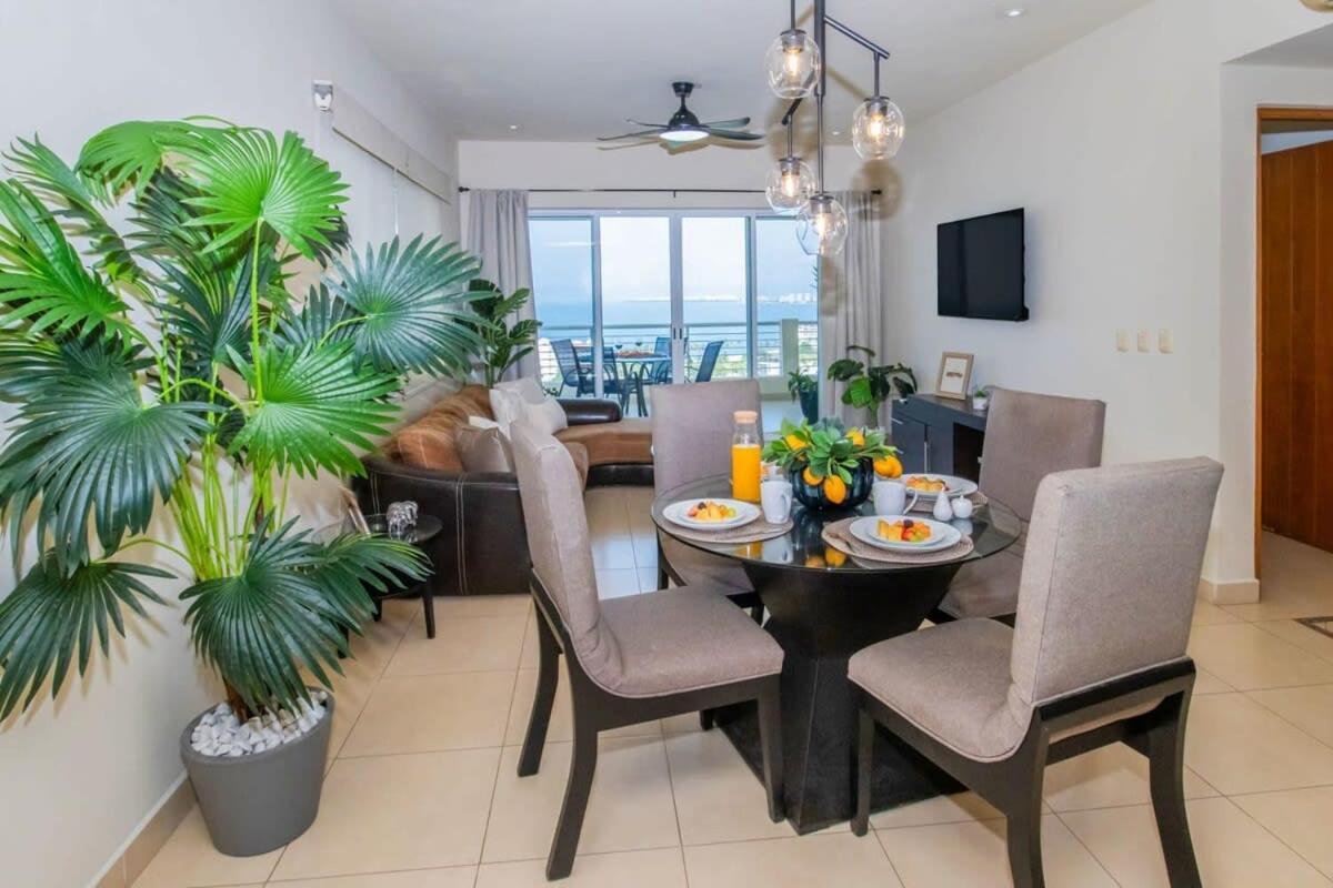Apartment Ocean Views Pool Whirlpool Gym Beach 7 Blocks