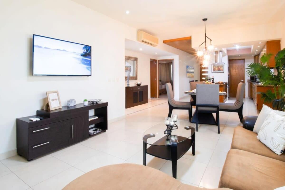 Apartment Ocean Views Pool Whirlpool Gym Beach 7 Blocks Puerto Vallarta