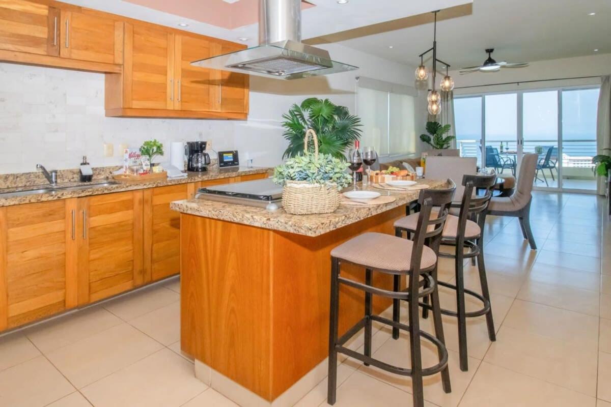 Apartment Ocean Views Pool Whirlpool Gym Beach 7 Blocks
