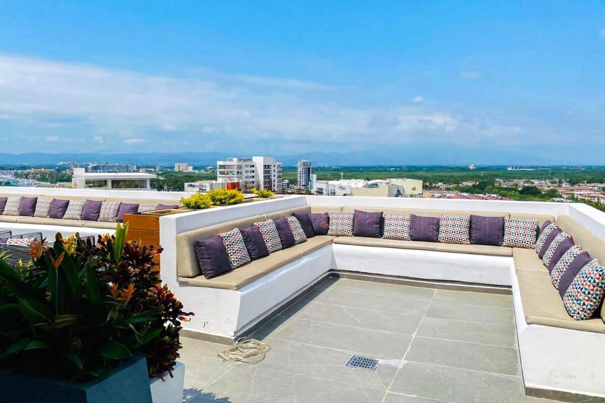 Zoho Skies Loft Rooftop Infinity Pool & Lounge Apartment