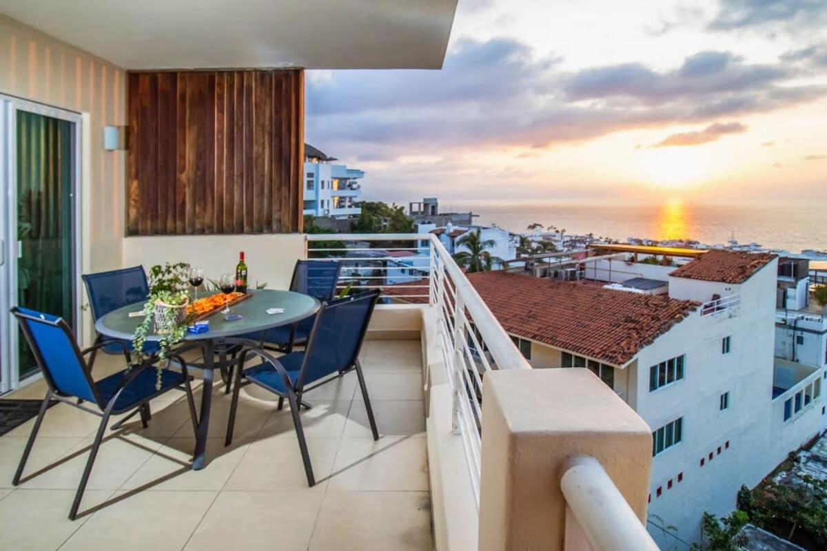 Ocean Views Pool Whirlpool Gym Beach 7 Blocks Apartment *