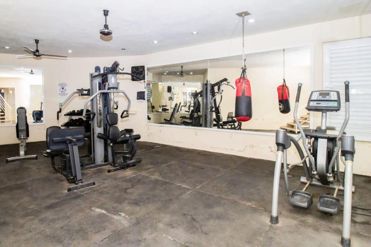 Apartment Ocean Views Pool Whirlpool Gym Beach 7 Blocks
