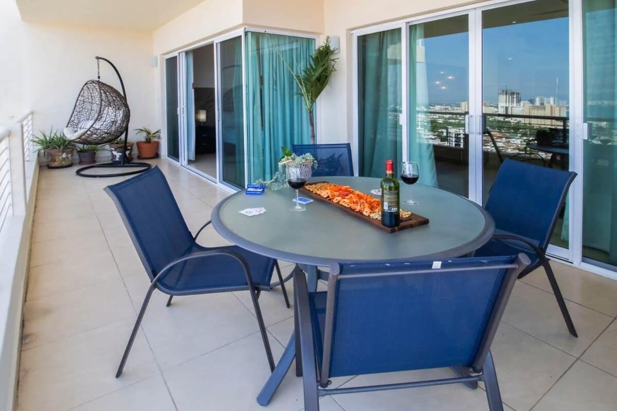 Ocean Views Pool Whirlpool Gym Beach 7 Blocks Apartment Puerto Vallarta