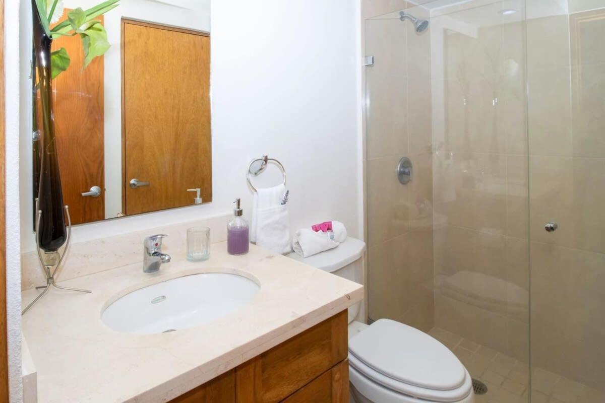 Ocean Views Pool Whirlpool Gym Beach 7 Blocks Apartment