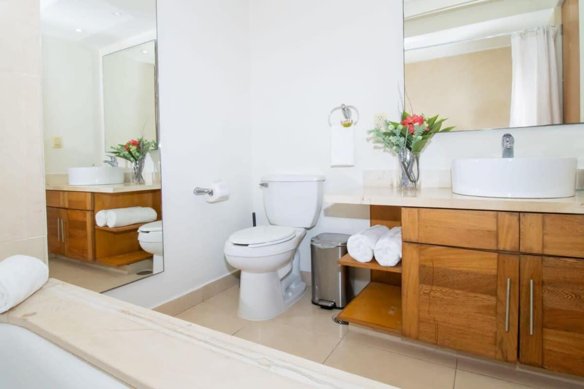 Ocean Views Pool Whirlpool Gym Beach 7 Blocks Apartment *
