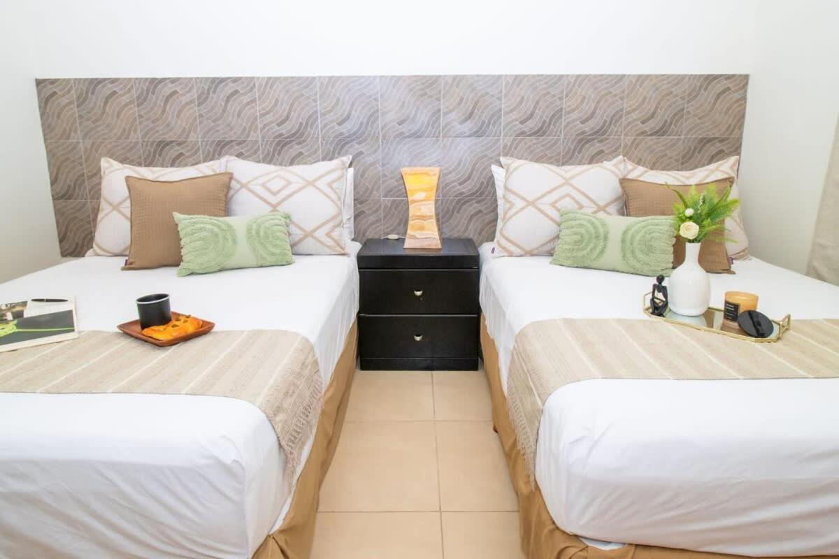 Ocean Views Pool Whirlpool Gym Beach 7 Blocks Puerto Vallarta