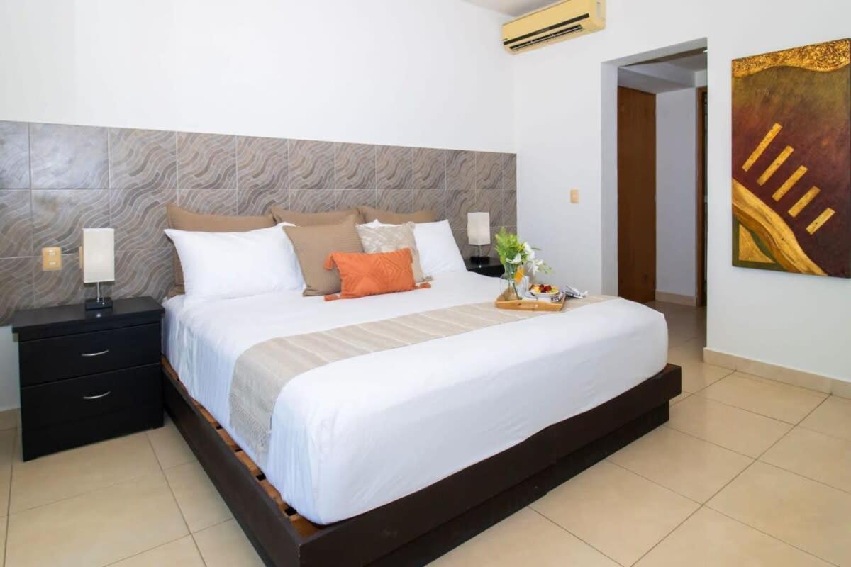 Apartment Ocean Views Pool Whirlpool Gym Beach 7 Blocks *