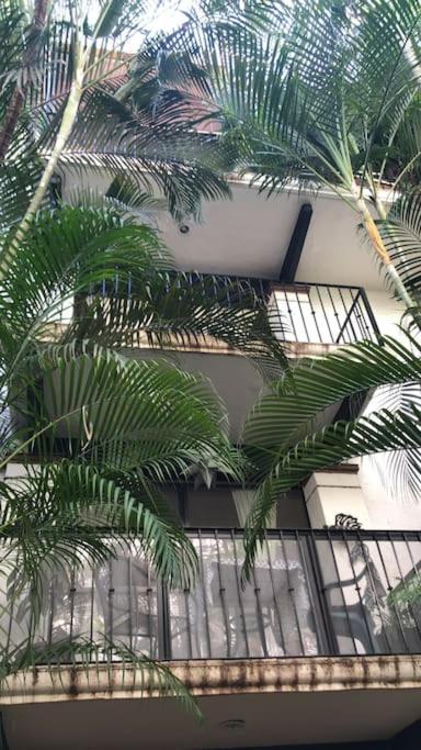 Centrally Located 1 Block From Beach, Quiet 2 Bedroom With Pool Apartamento *